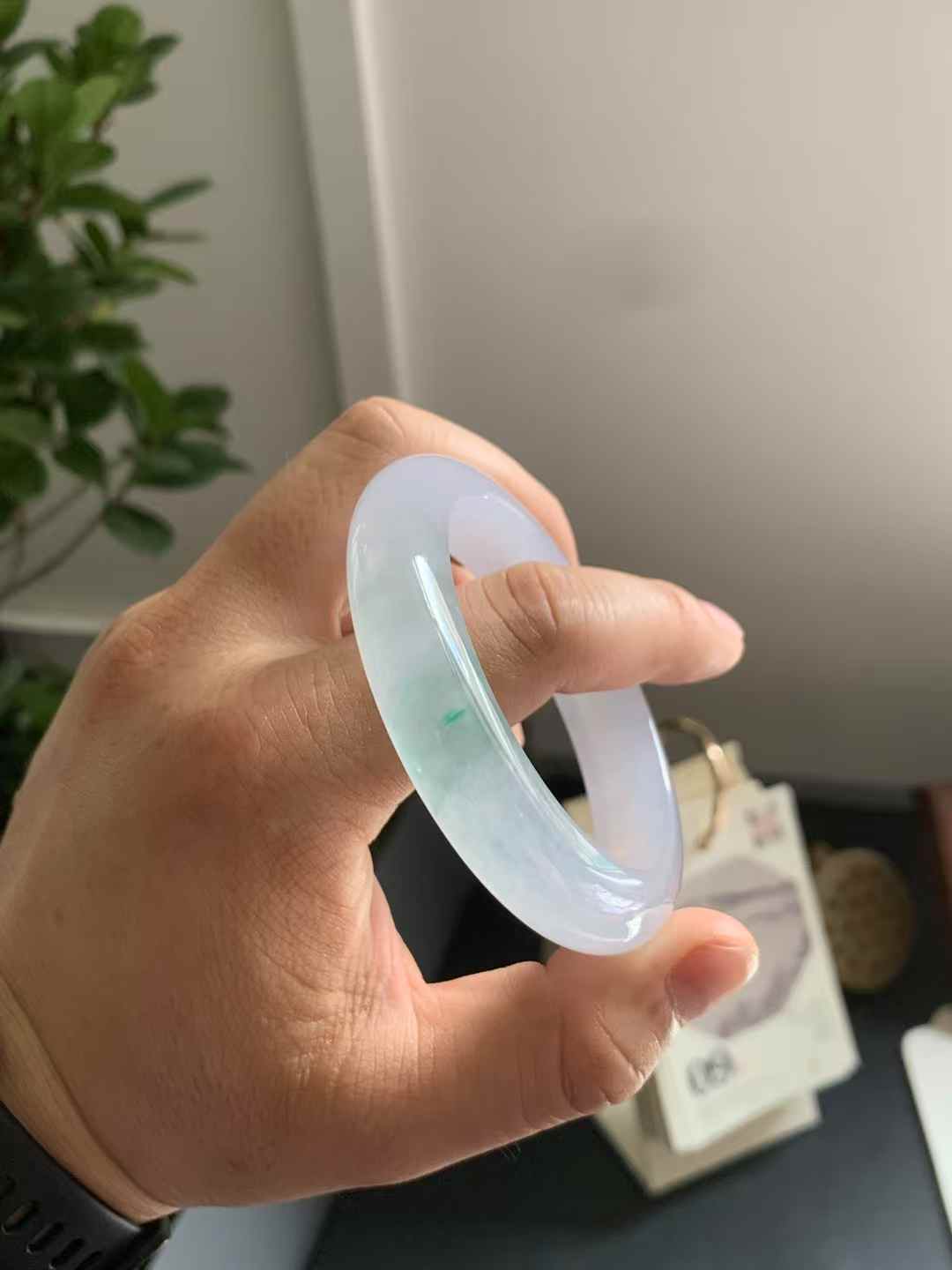 高冰种阳绿花正圈翡翠手镯