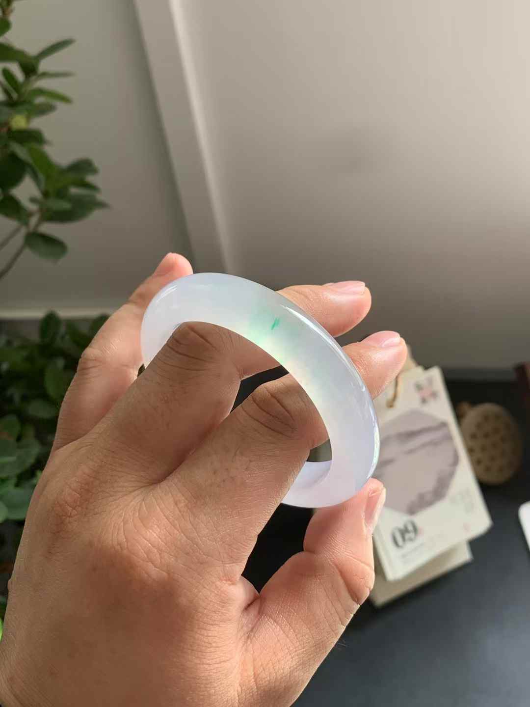 高冰种阳绿花正圈翡翠手镯