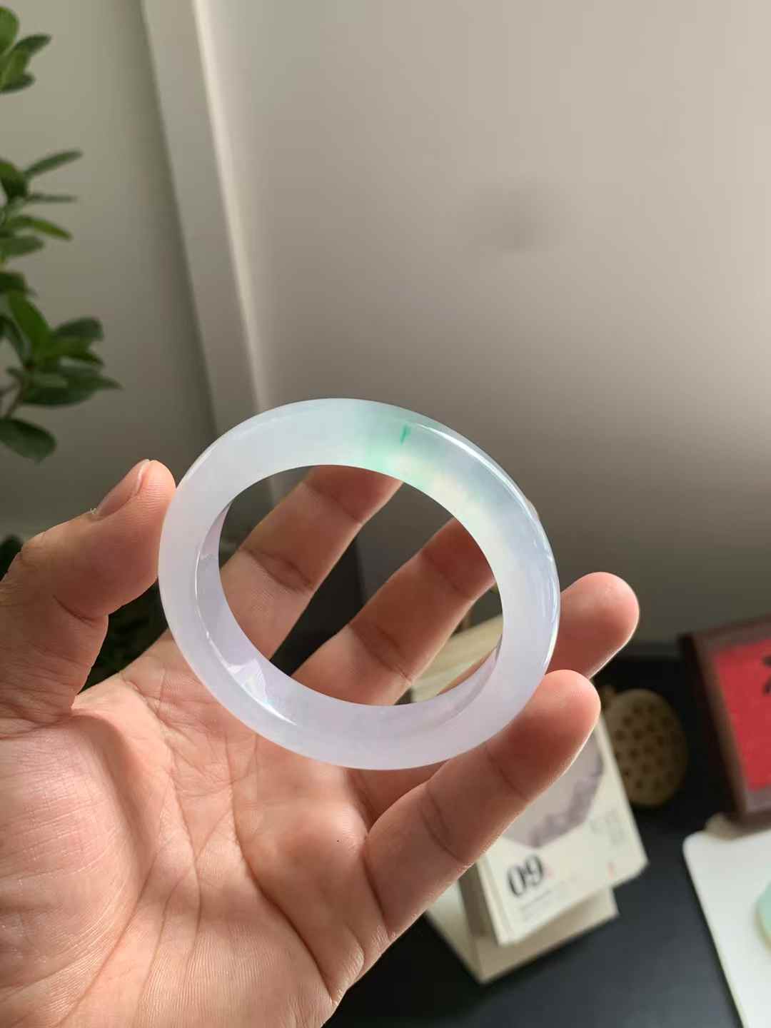 高冰种阳绿花正圈翡翠手镯
