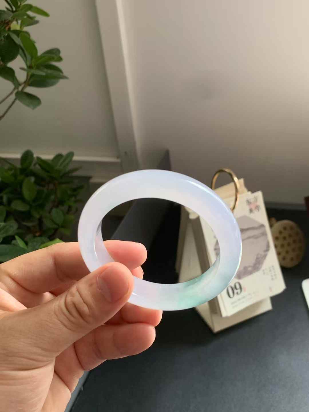 高冰种阳绿花正圈翡翠手镯