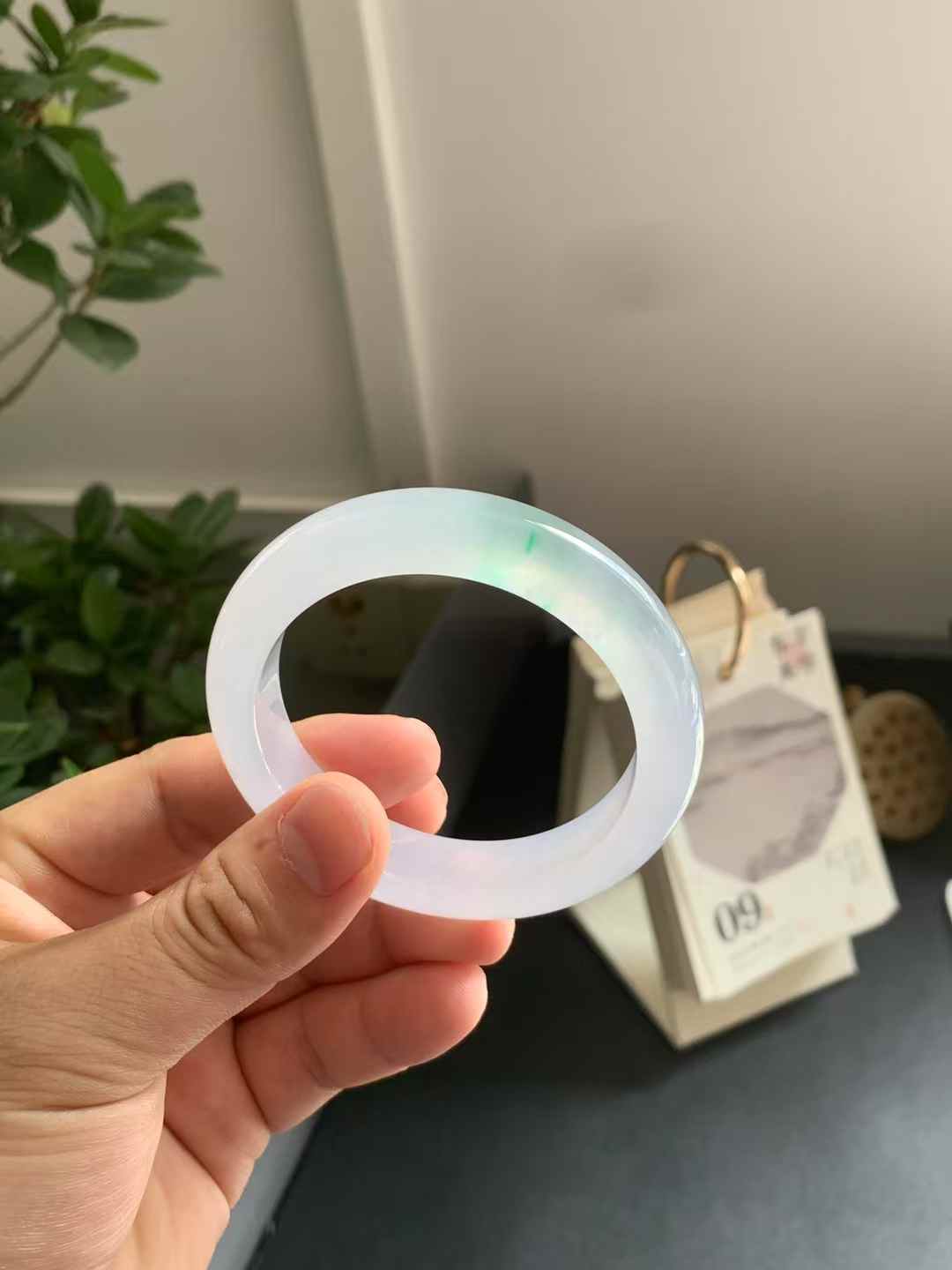 高冰种阳绿花正圈翡翠手镯