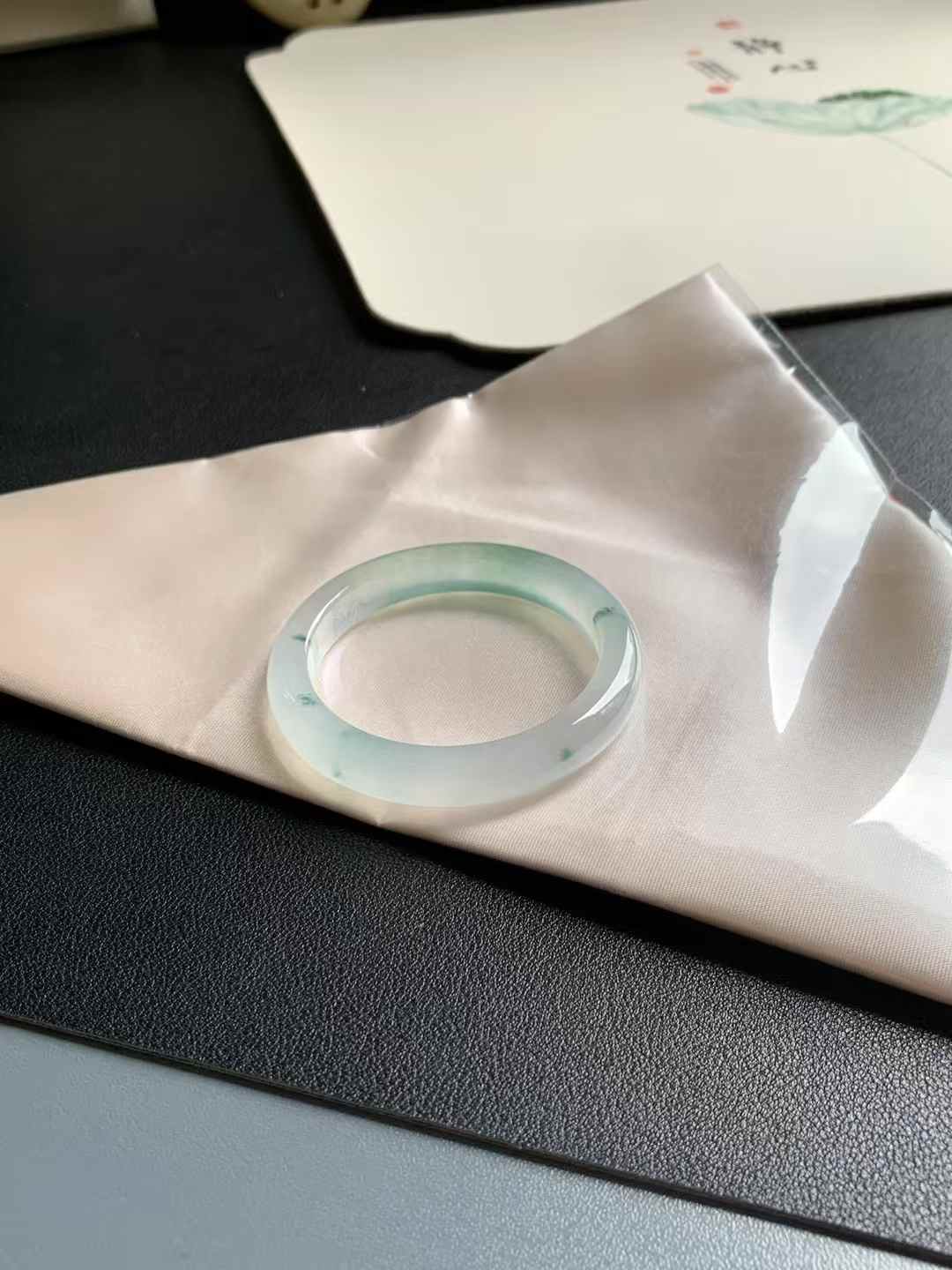 冰底飘花正圈翡翠手镯