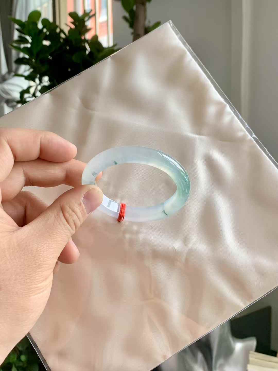 冰底飘花正圈翡翠手镯