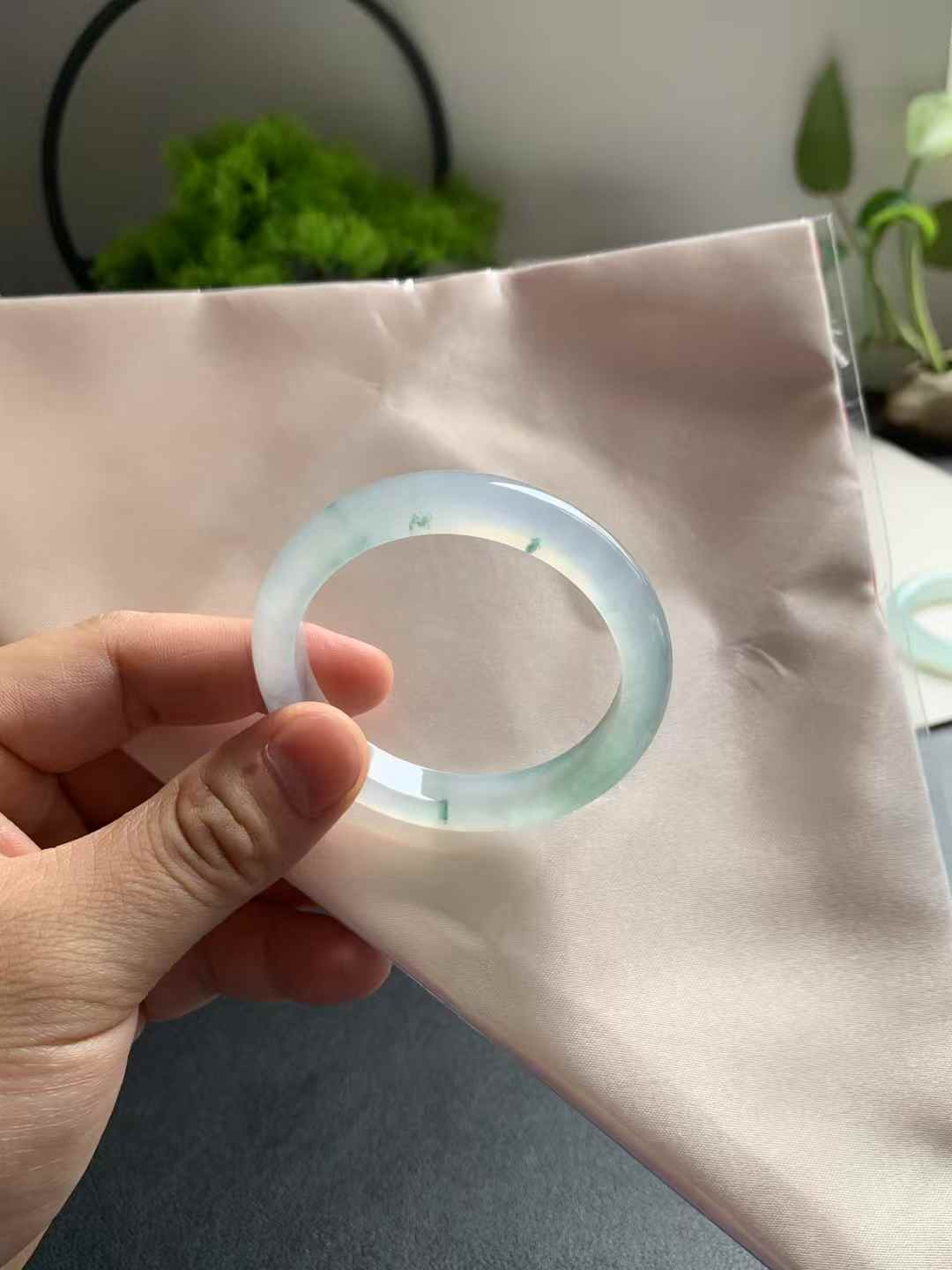 冰底飘花正圈翡翠手镯