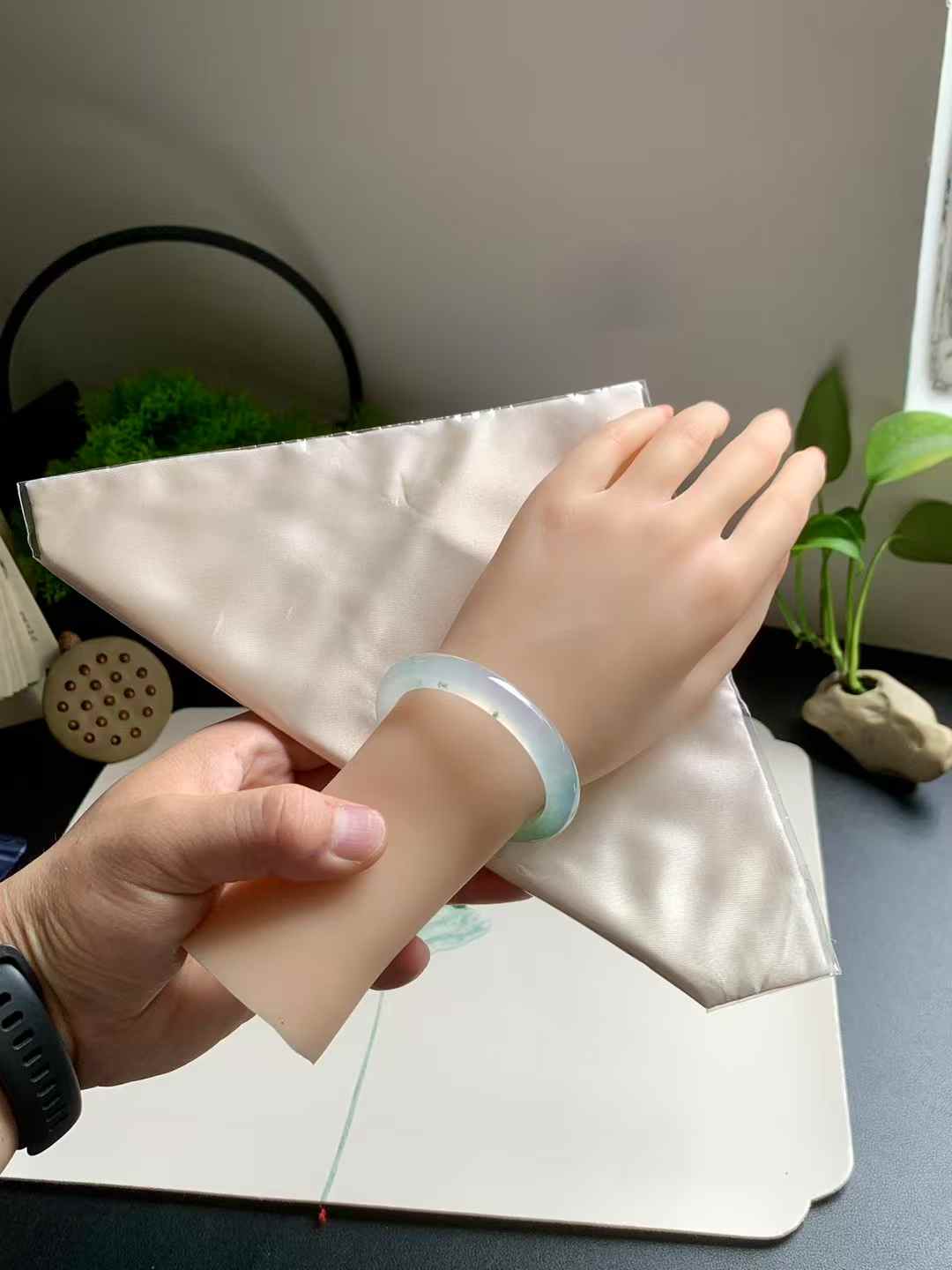 冰底飘花正圈翡翠手镯