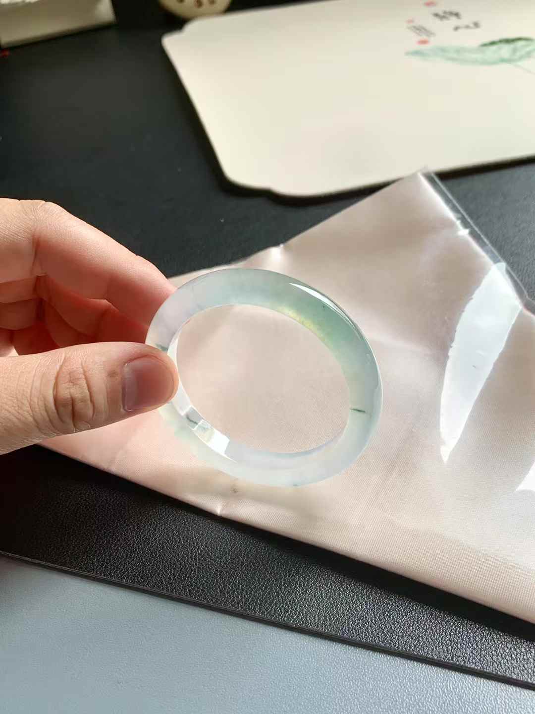 冰底飘花正圈翡翠手镯