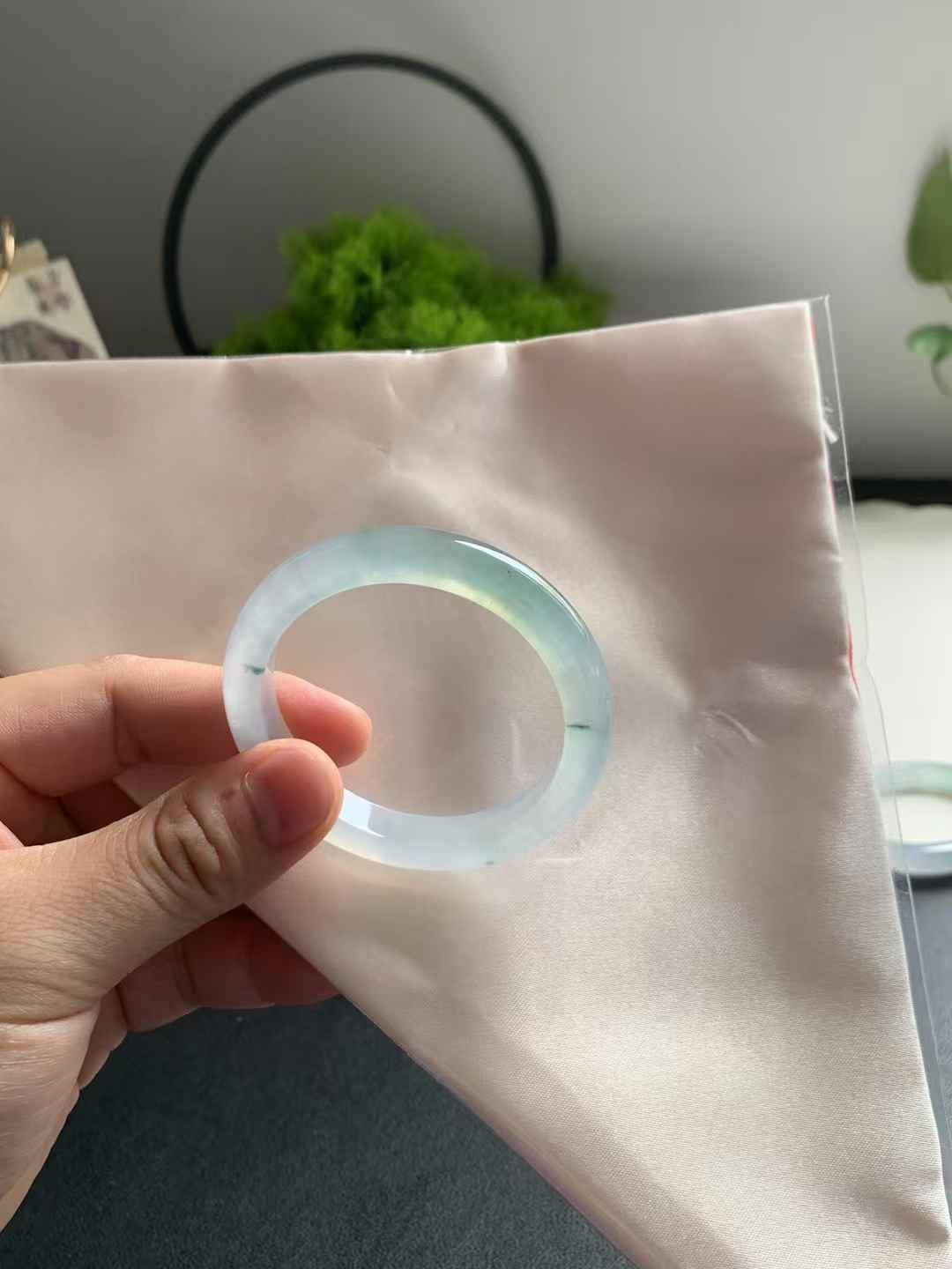 冰底飘花正圈翡翠手镯