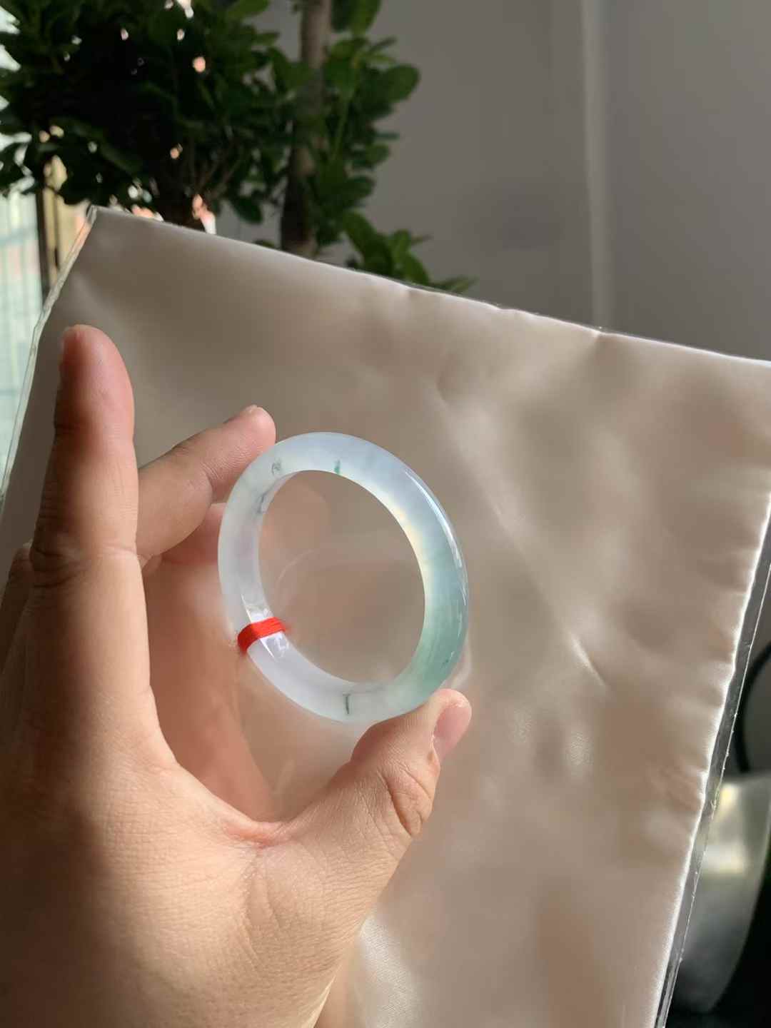 冰底飘花正圈翡翠手镯