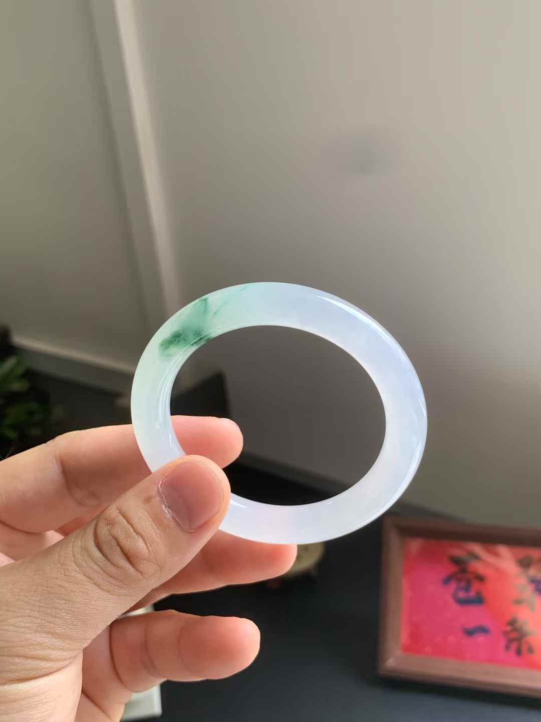 冰胶飘花圆条翡翠手镯