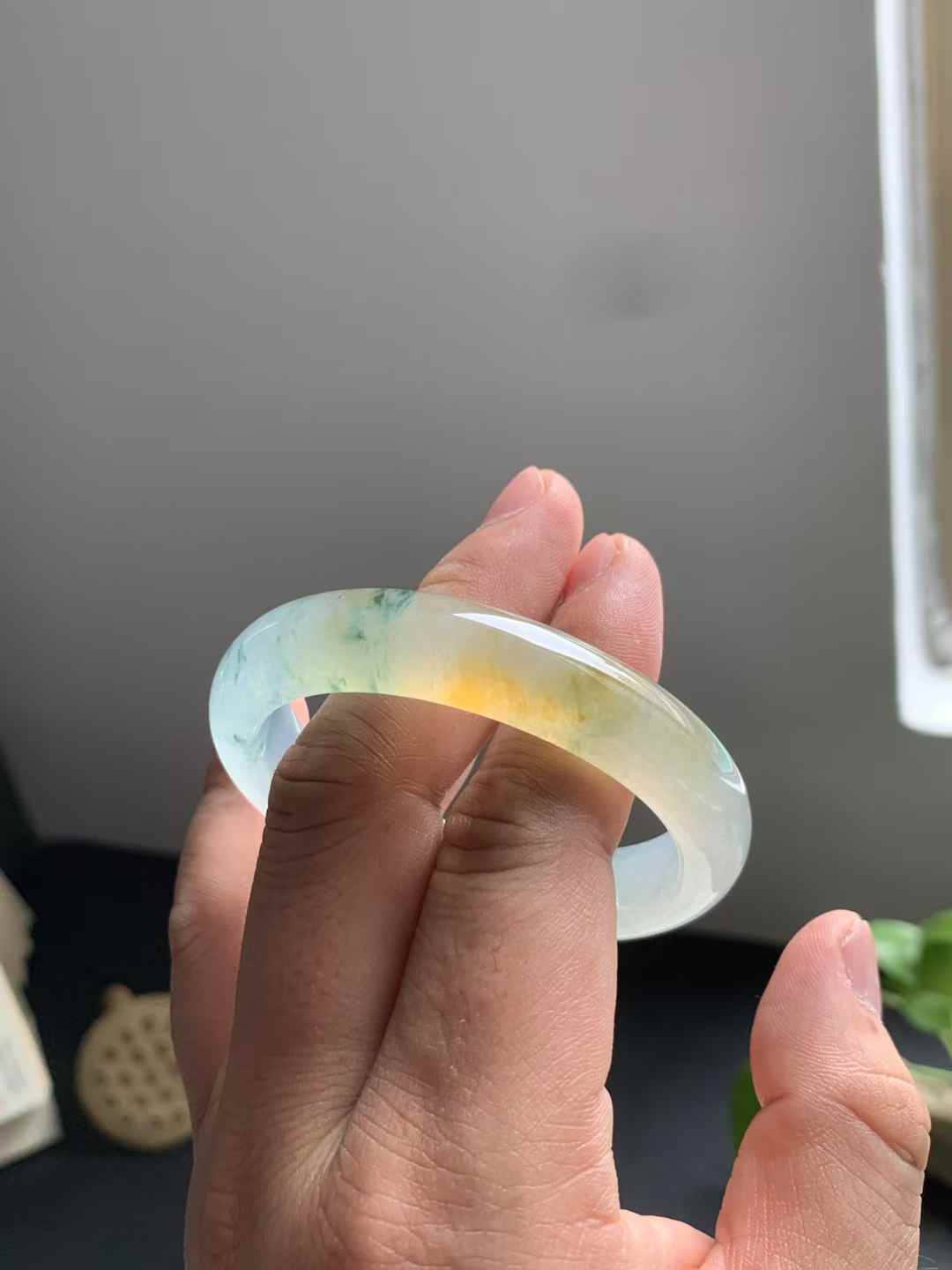 高冰底黄翡飘花贵妃翡翠手镯