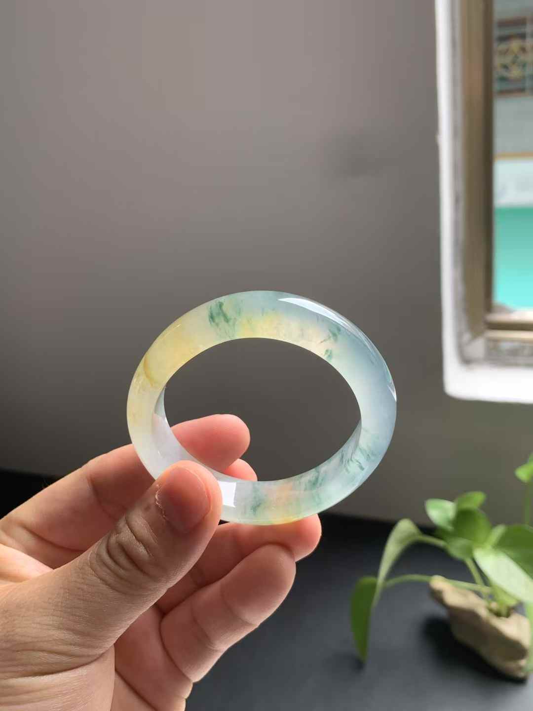 高冰底黄翡飘花贵妃翡翠手镯