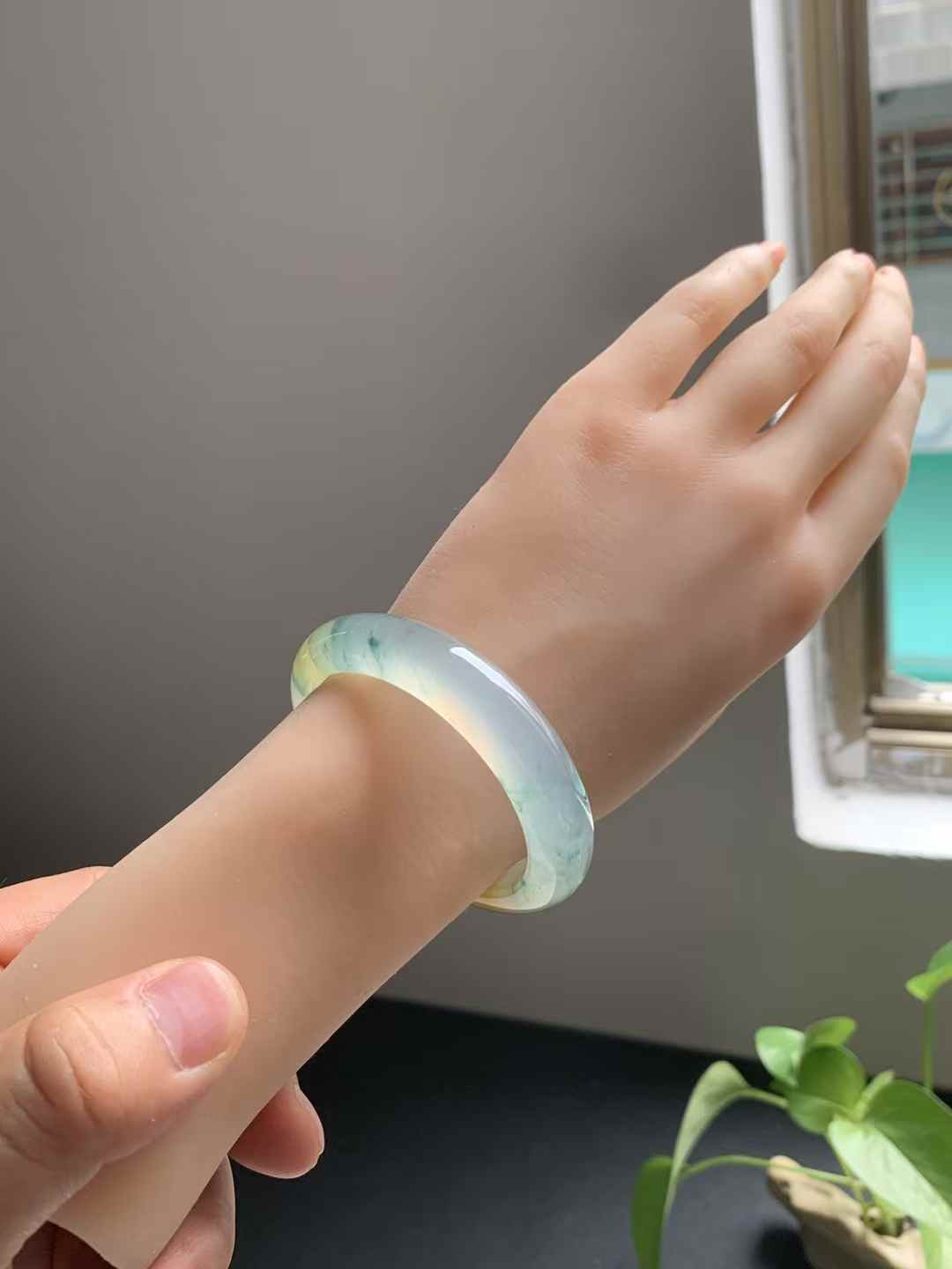 高冰底黄翡飘花贵妃翡翠手镯
