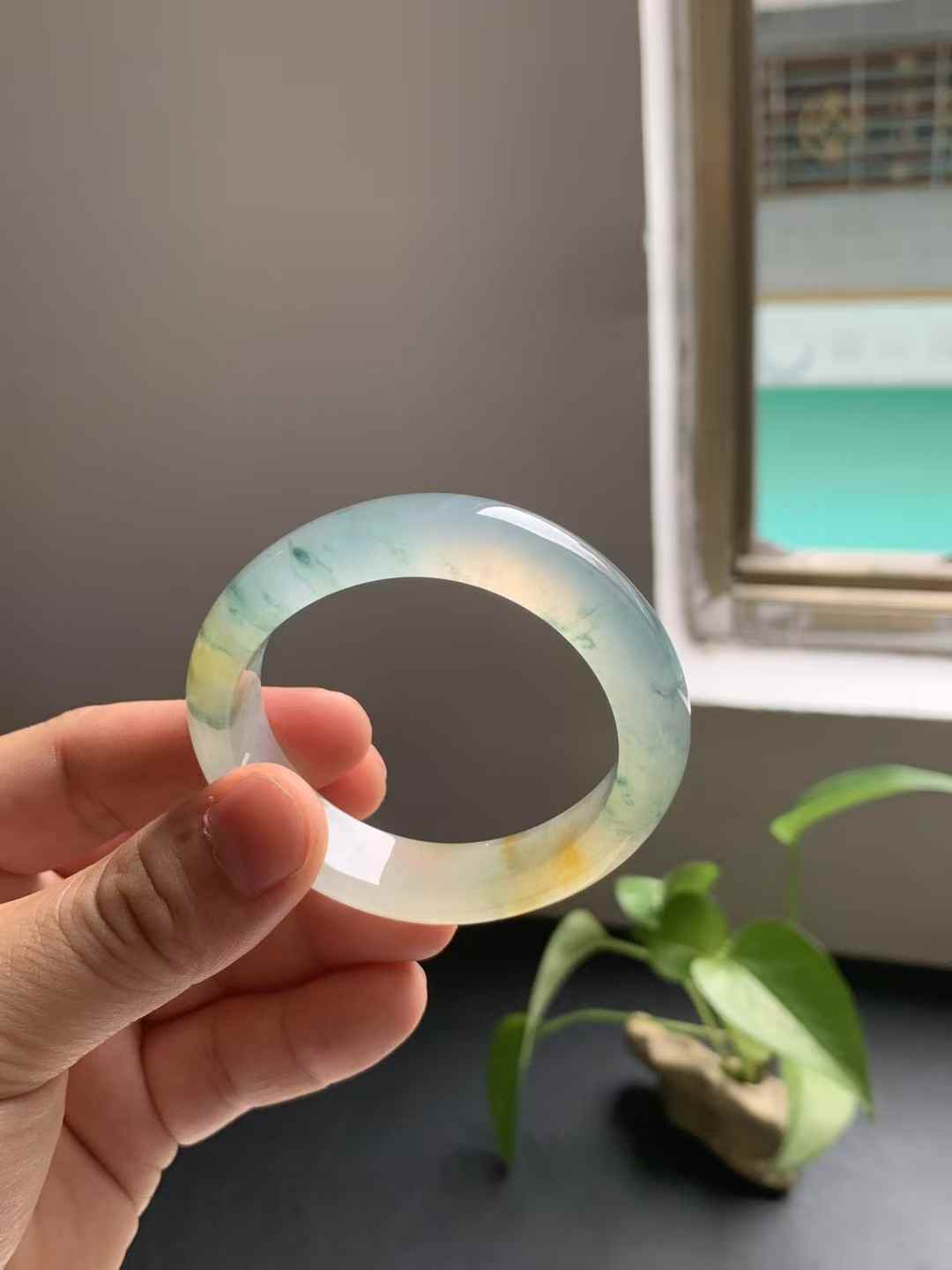 高冰底黄翡飘花贵妃翡翠手镯
