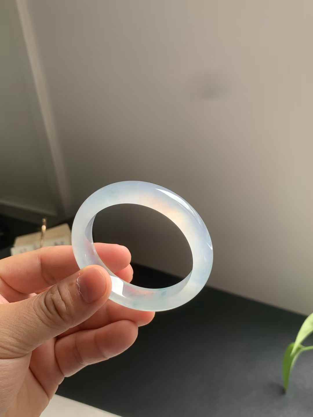 高冰底飘花正圈翡翠手镯