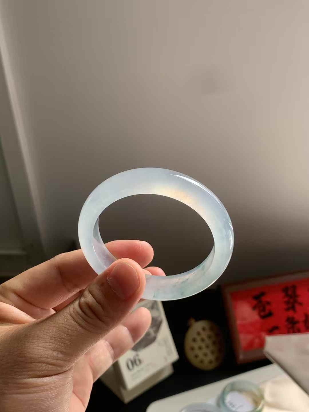 高冰底飘花正圈翡翠手镯