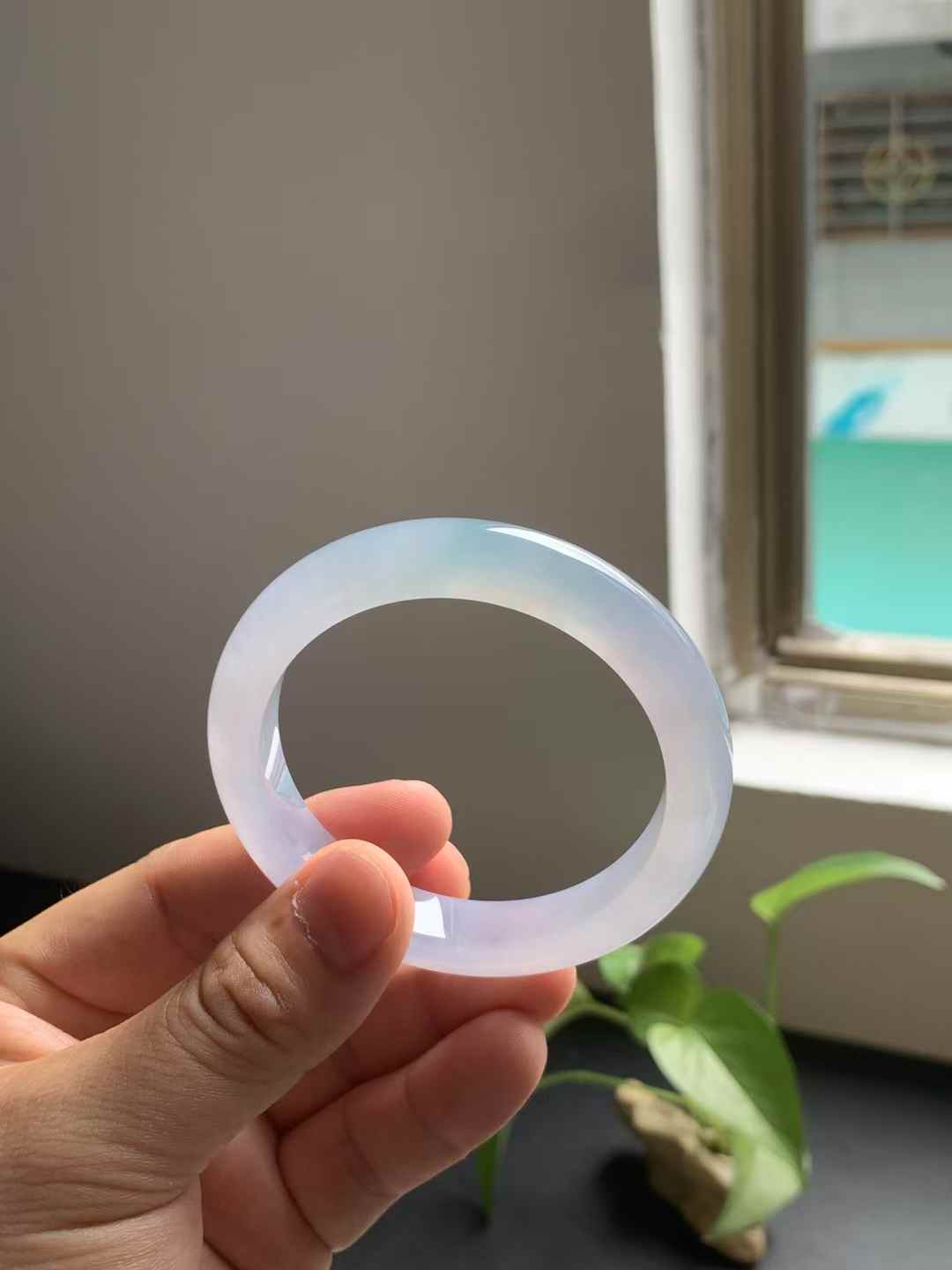 冰胶春彩正圈翡翠手镯