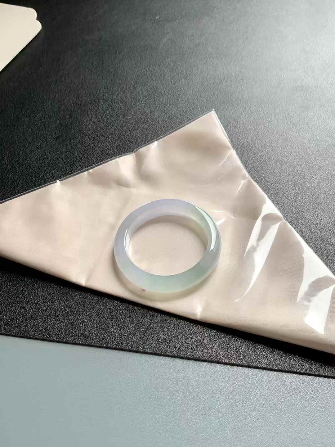 冰种春彩正圈翡翠手镯