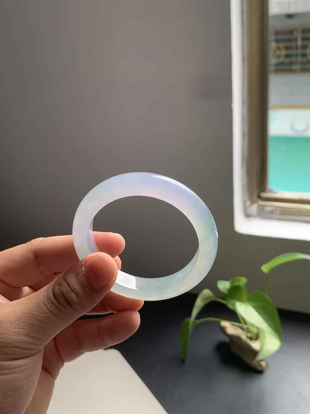 冰种春彩正圈翡翠手镯