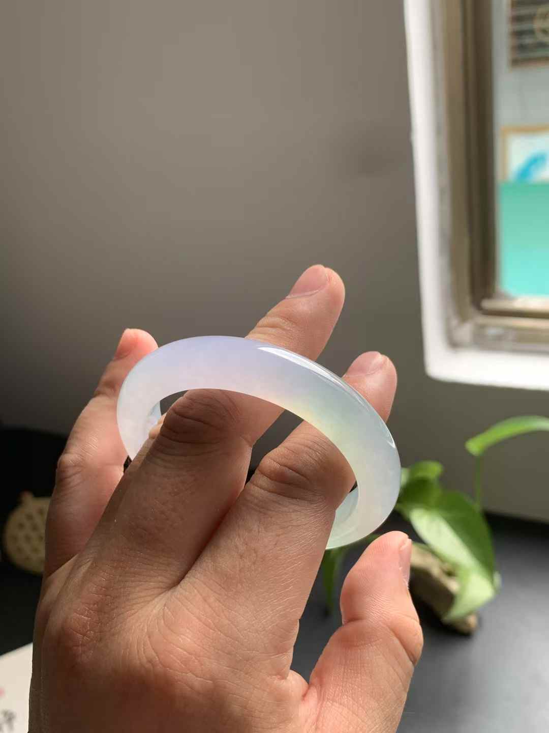 冰种春彩正圈翡翠手镯