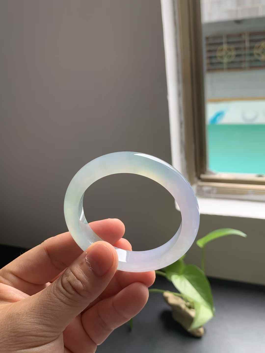 冰种春彩正圈翡翠手镯