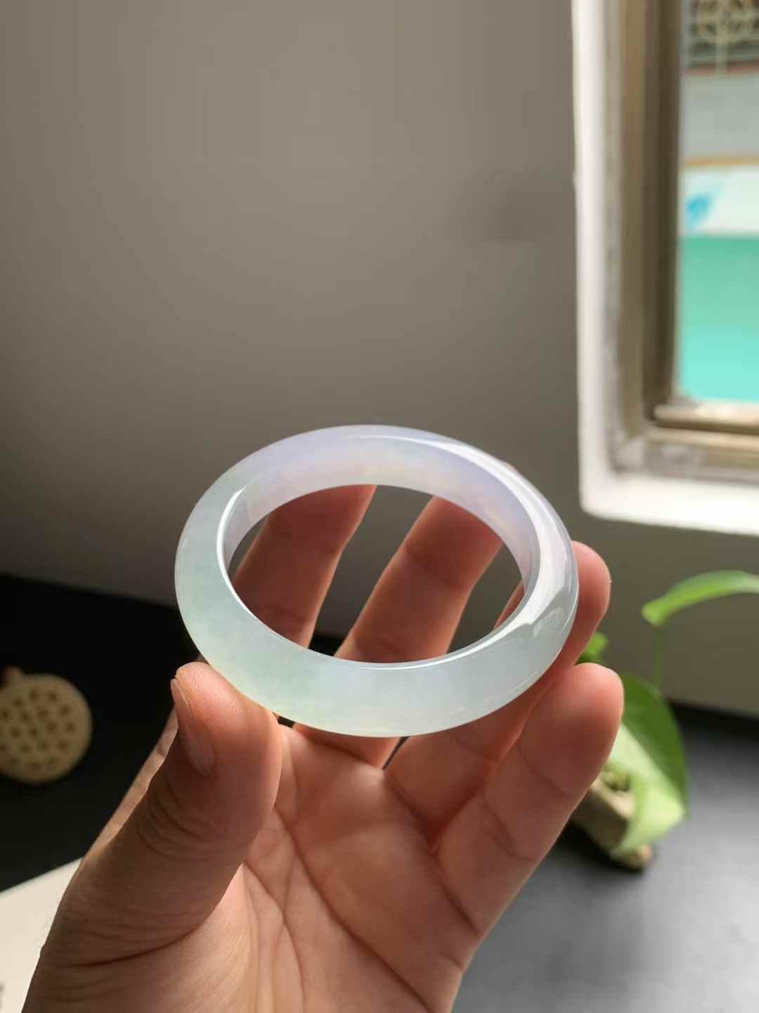 冰种春彩正圈翡翠手镯