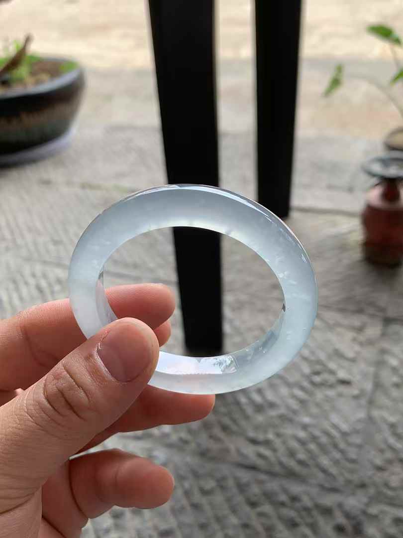 玻璃底木那正圈翡翠手镯