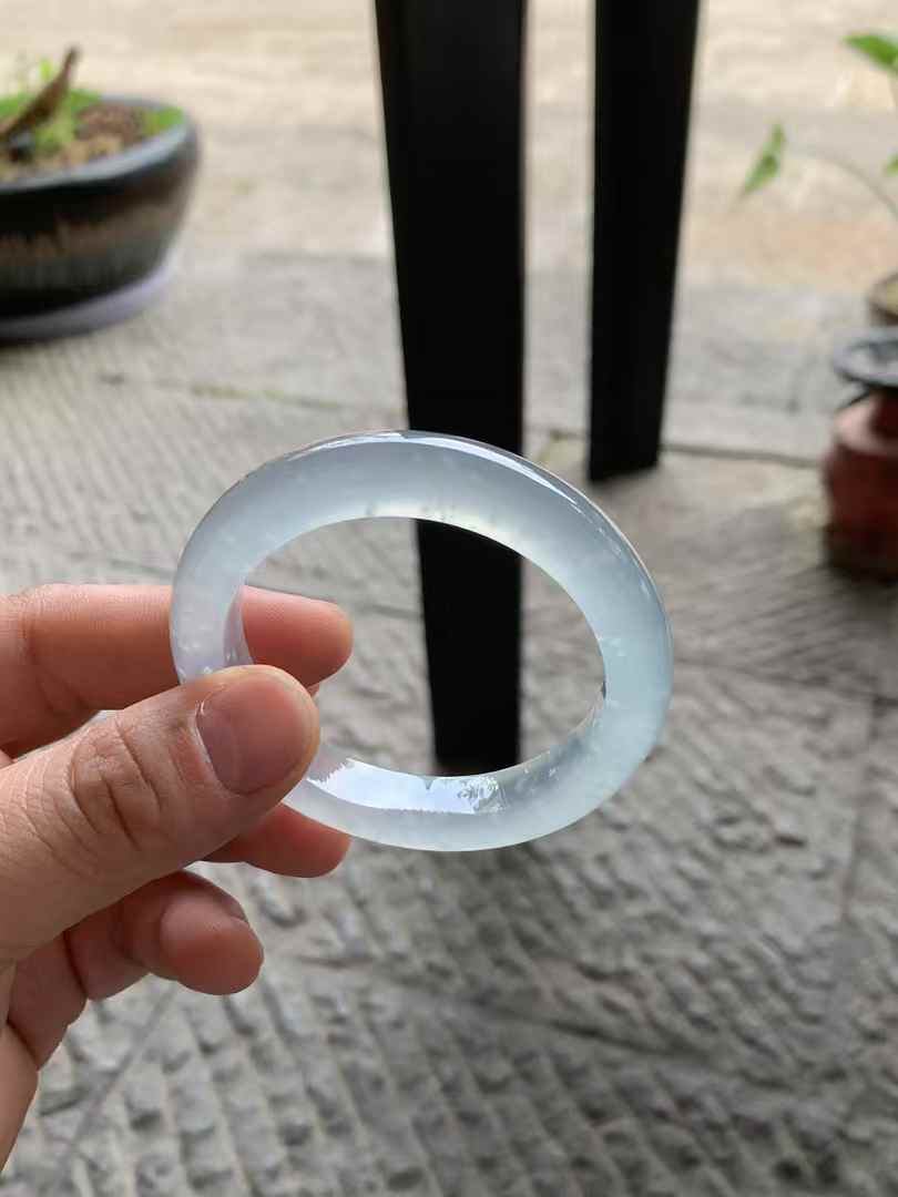 玻璃底木那正圈翡翠手镯