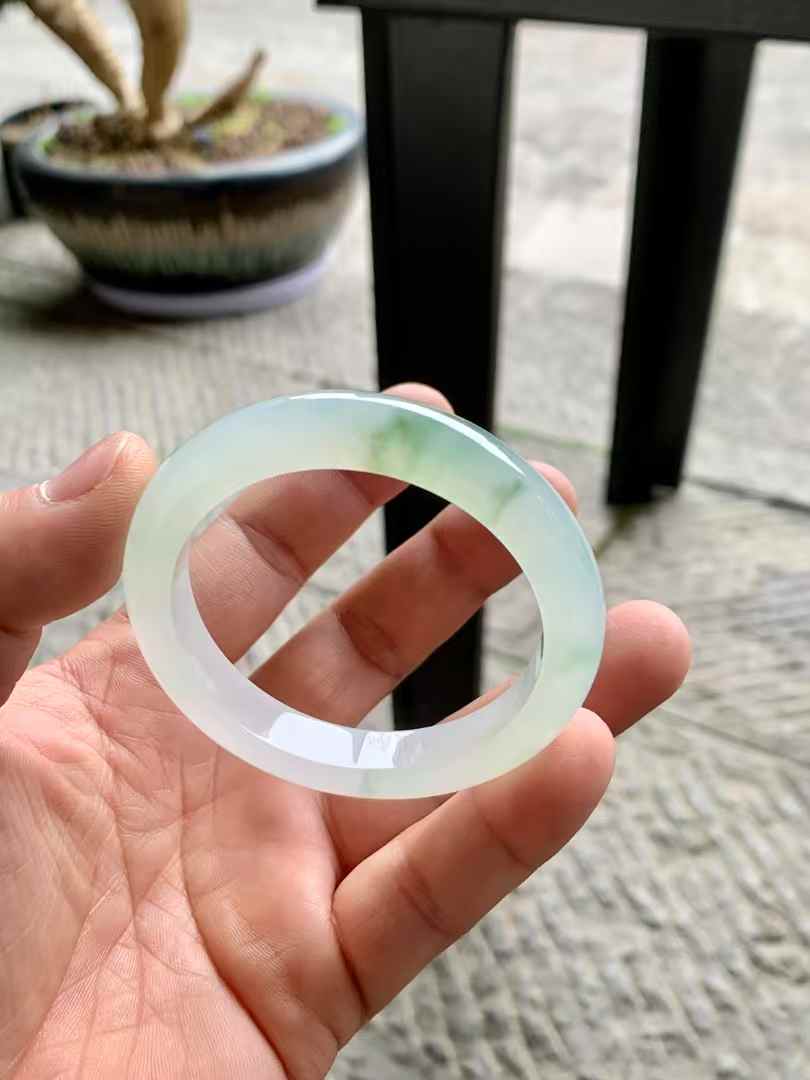 冰胶飘花正圈翡翠手镯