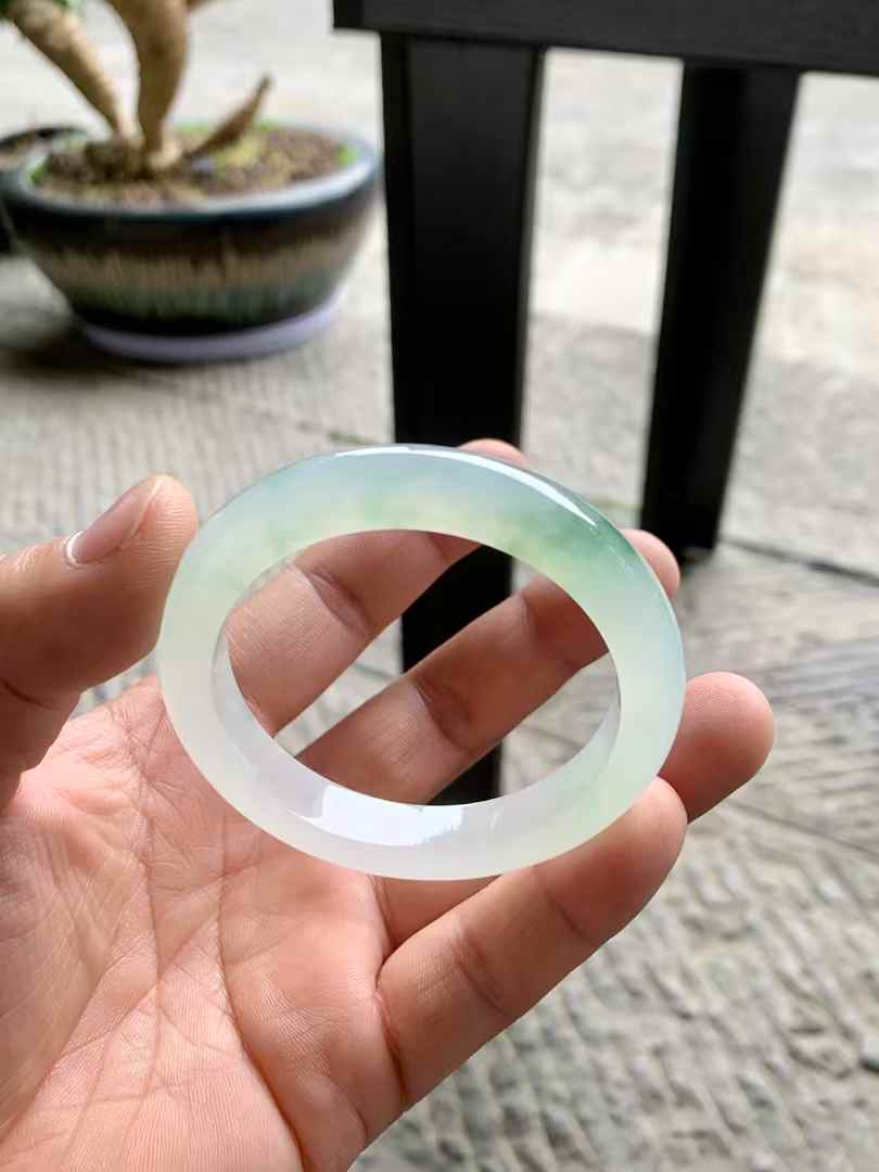 冰胶飘花正圈翡翠手镯