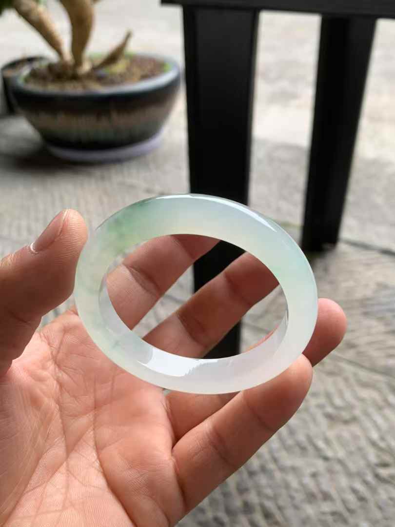 冰胶飘花正圈翡翠手镯