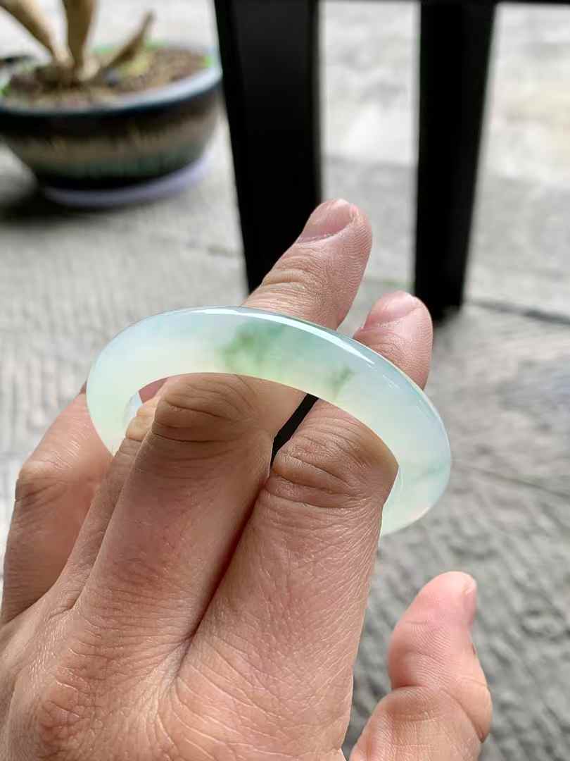 冰胶飘花正圈翡翠手镯