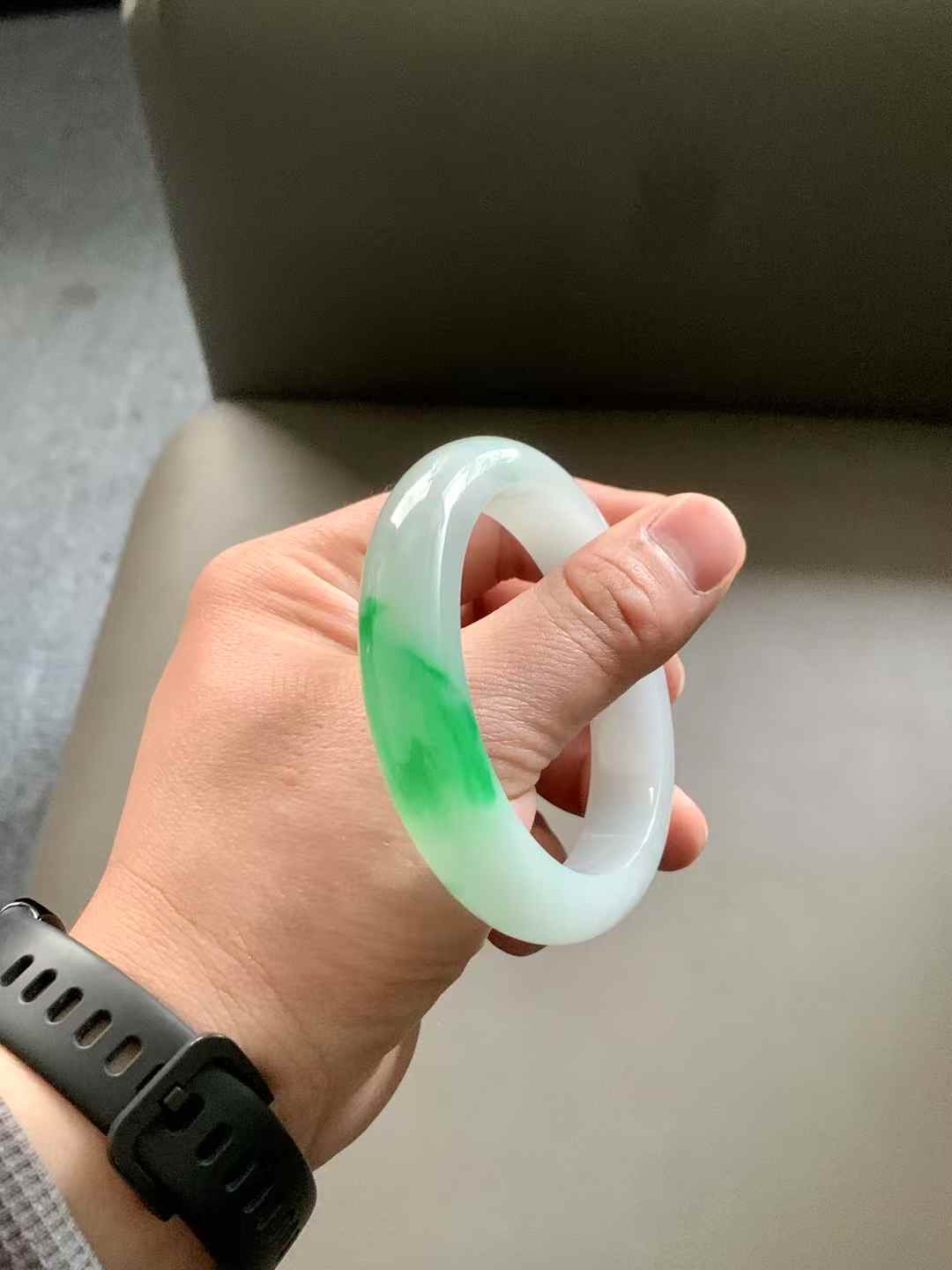 白底青阳绿翡翠手镯