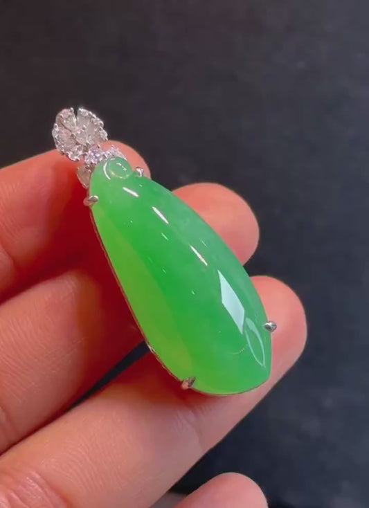 满绿简镶饱满福瓜吊坠