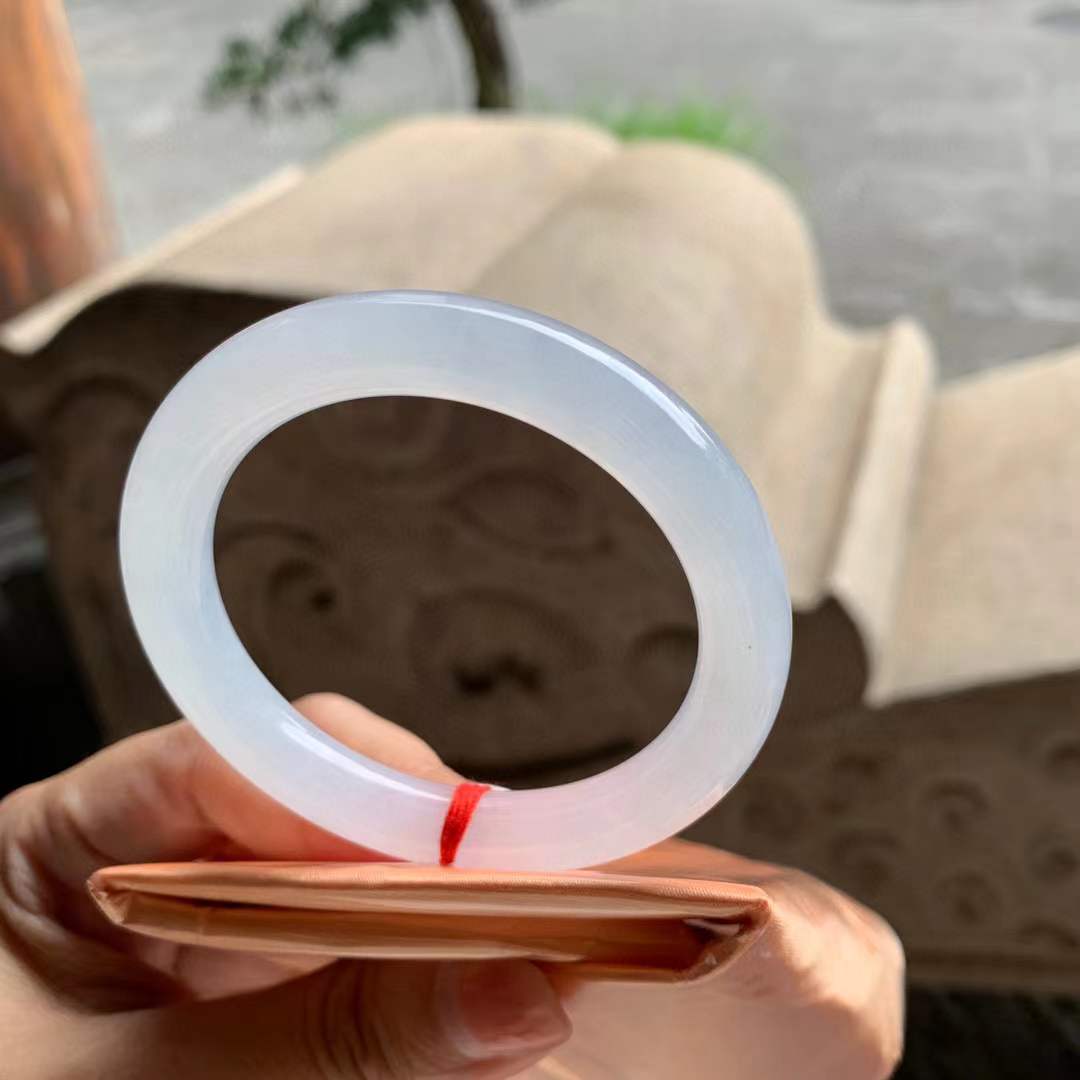 🍃圆条白月光翡翠手镯