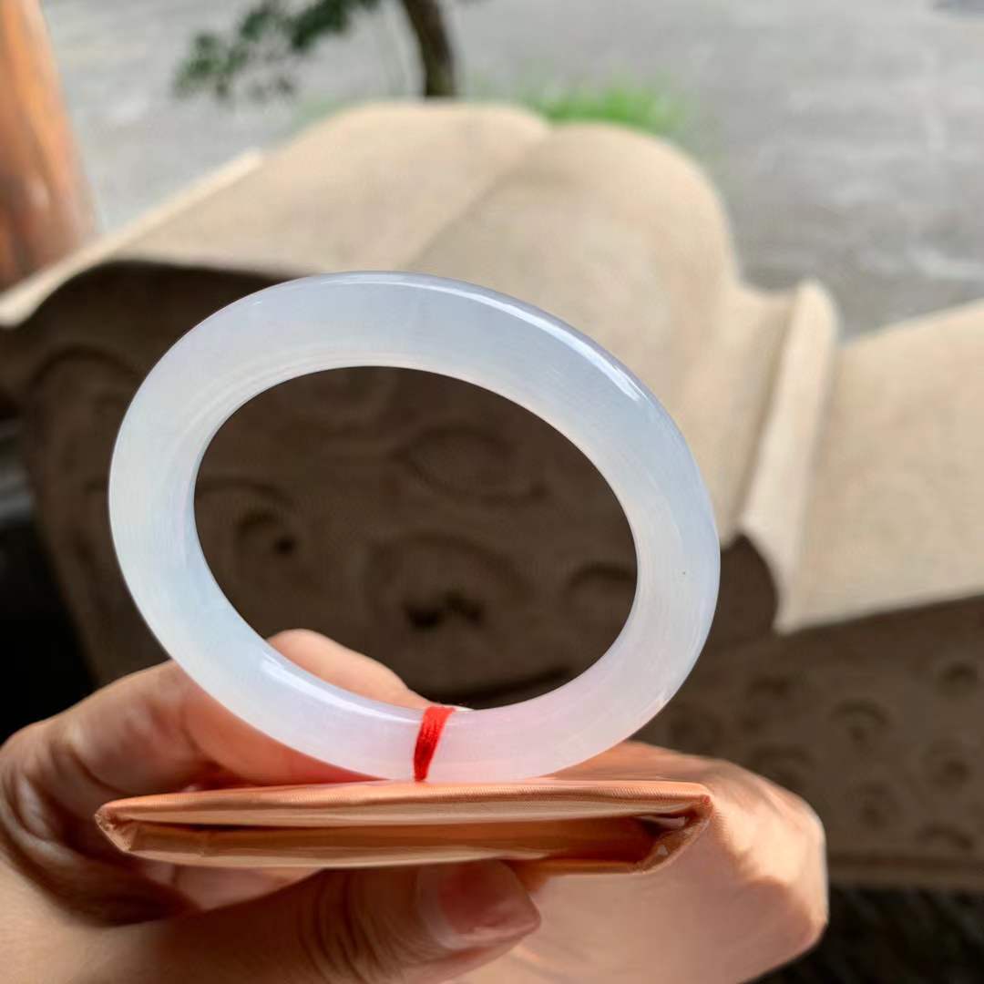 🍃圆条白月光翡翠手镯
