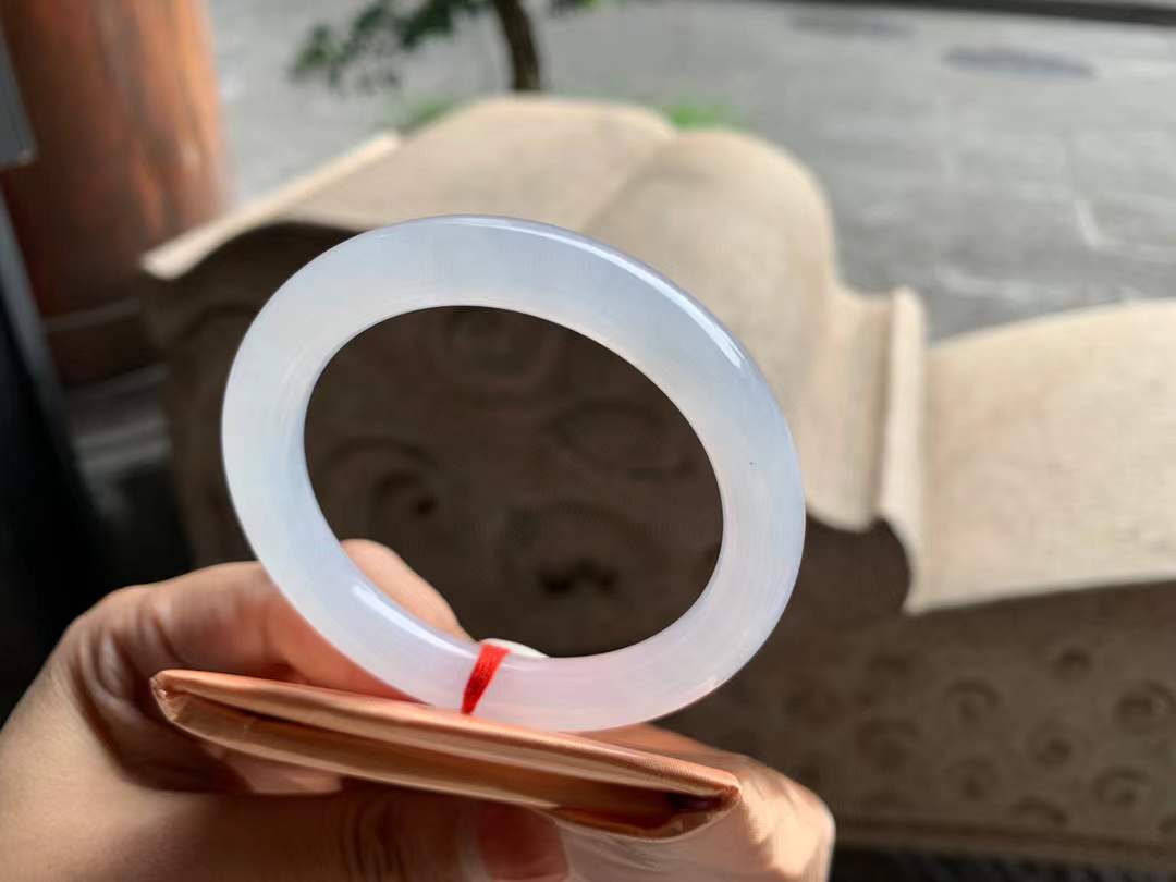 🍃圆条白月光翡翠手镯