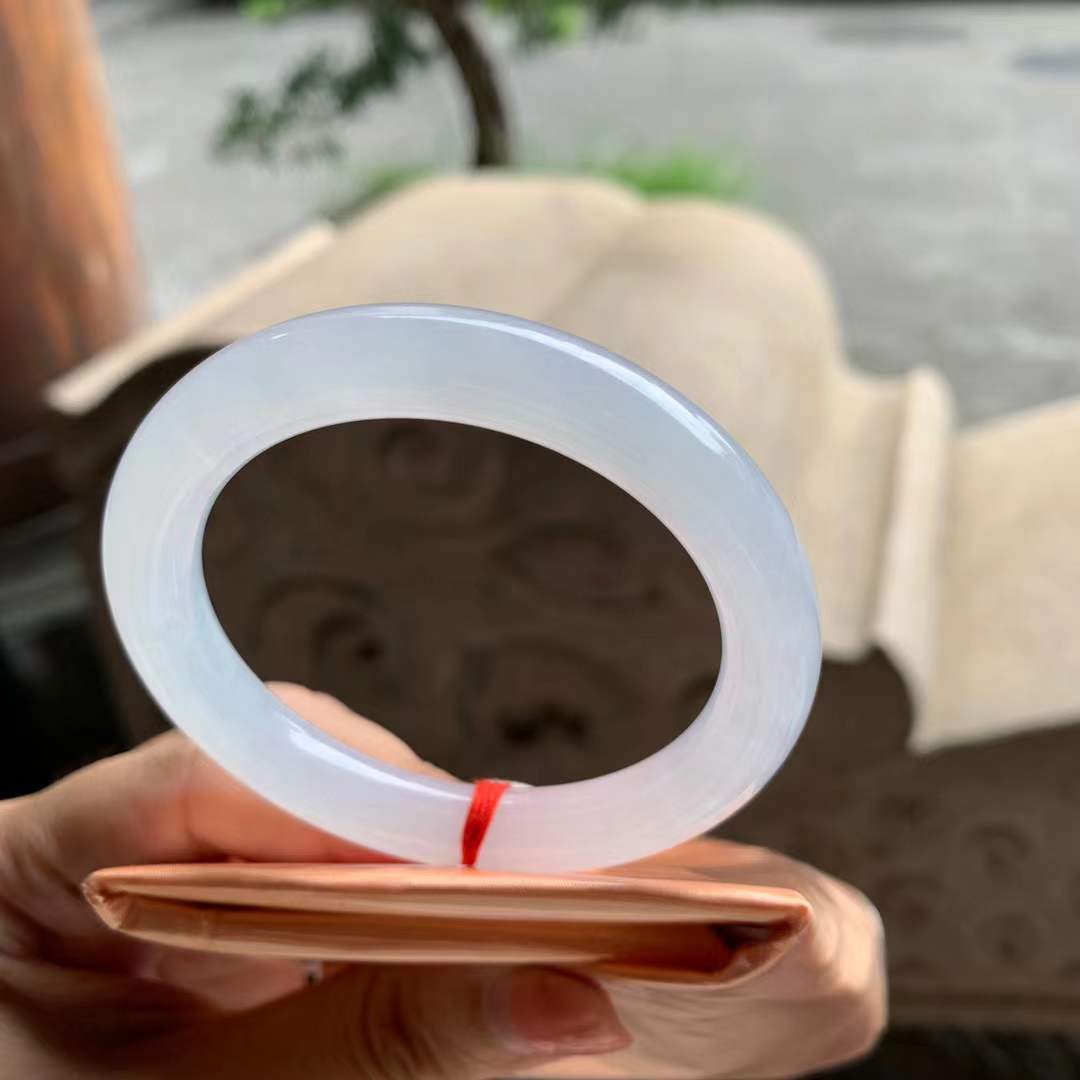 🍃圆条白月光翡翠手镯