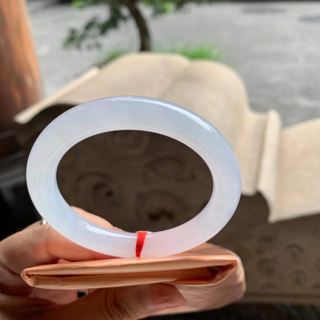 🍃圆条白月光翡翠手镯