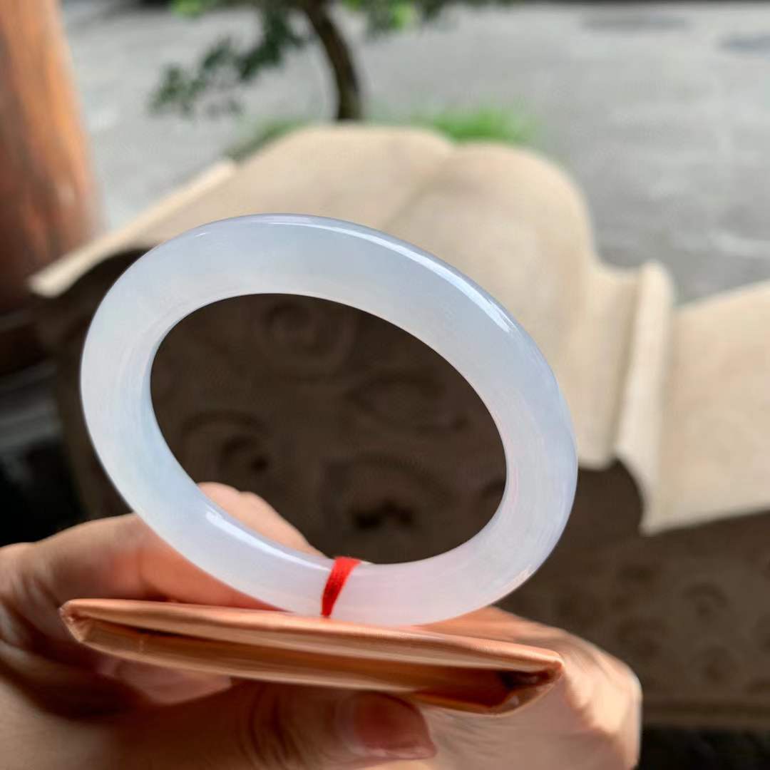 🍃圆条白月光翡翠手镯