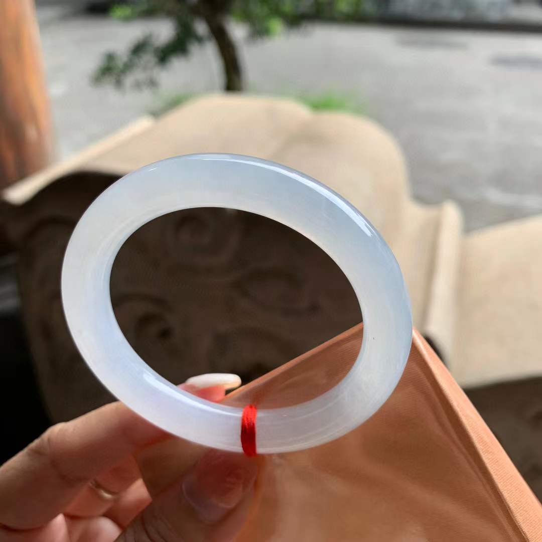 🍃圆条白月光翡翠手镯