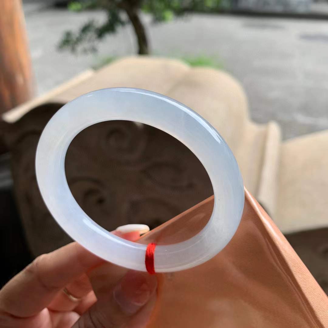 🍃圆条白月光翡翠手镯