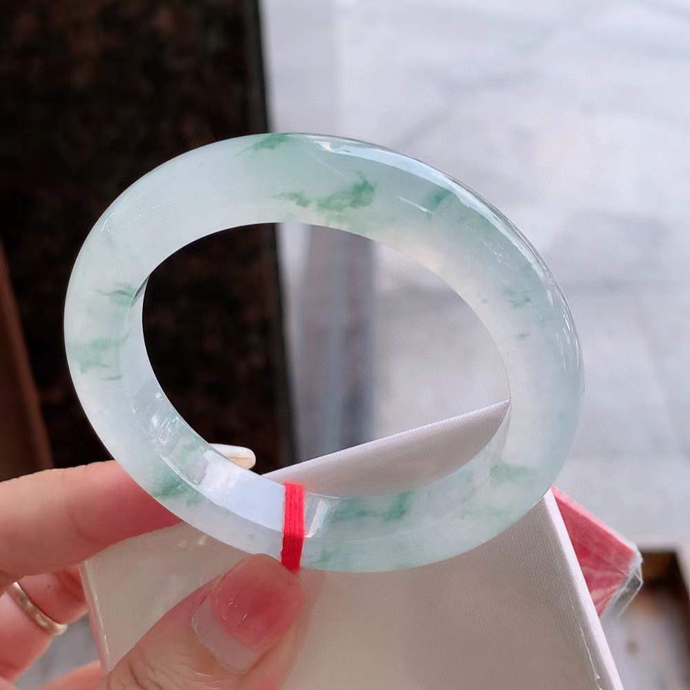 🍃正圈冰玻飘花翡翠手镯