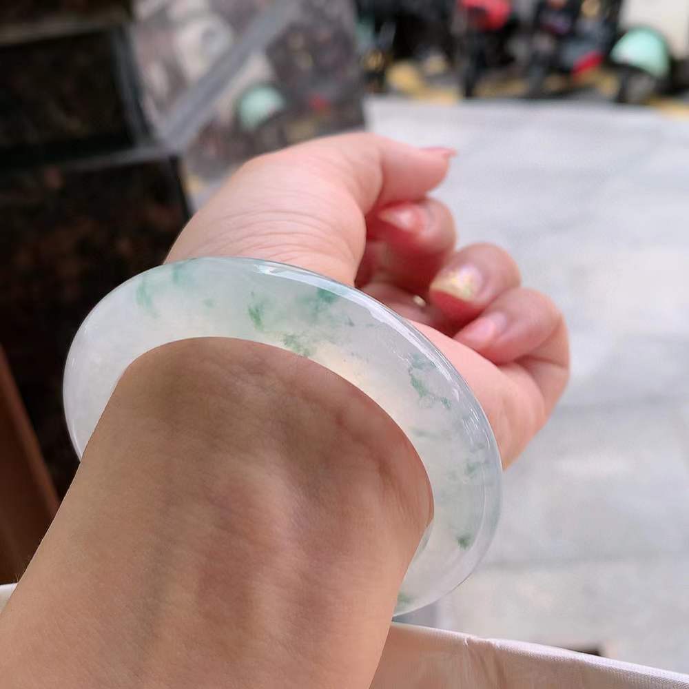 🍃正圈冰玻飘花翡翠手镯