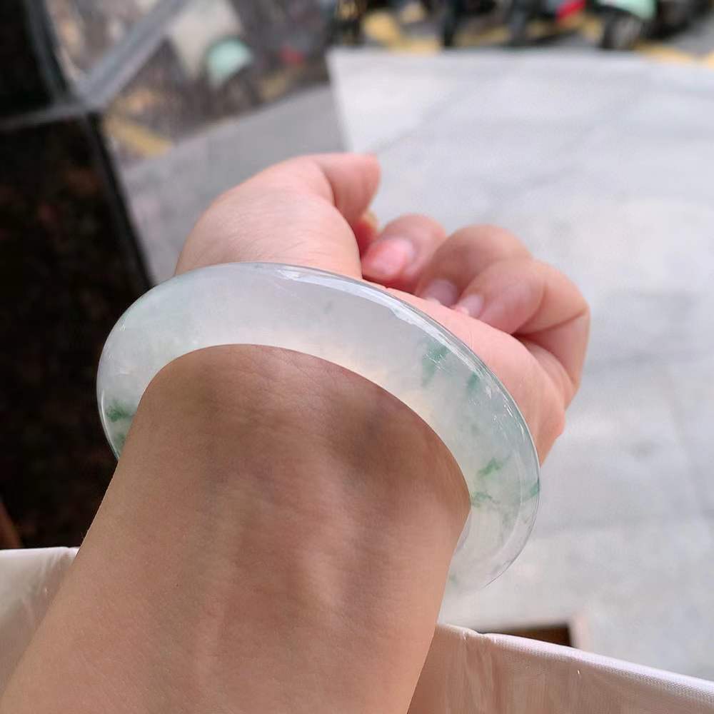 🍃正圈冰玻飘花翡翠手镯