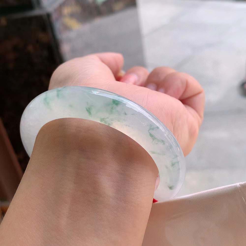 🍃正圈冰玻飘花翡翠手镯