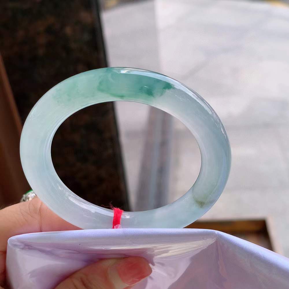 圆条冰玻飘花翡翠手镯