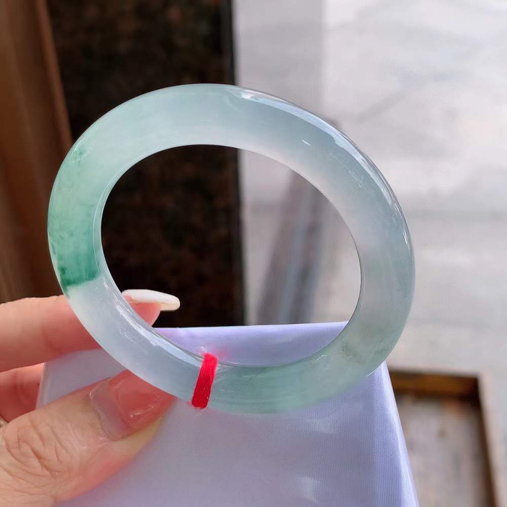 圆条冰玻飘花翡翠手镯