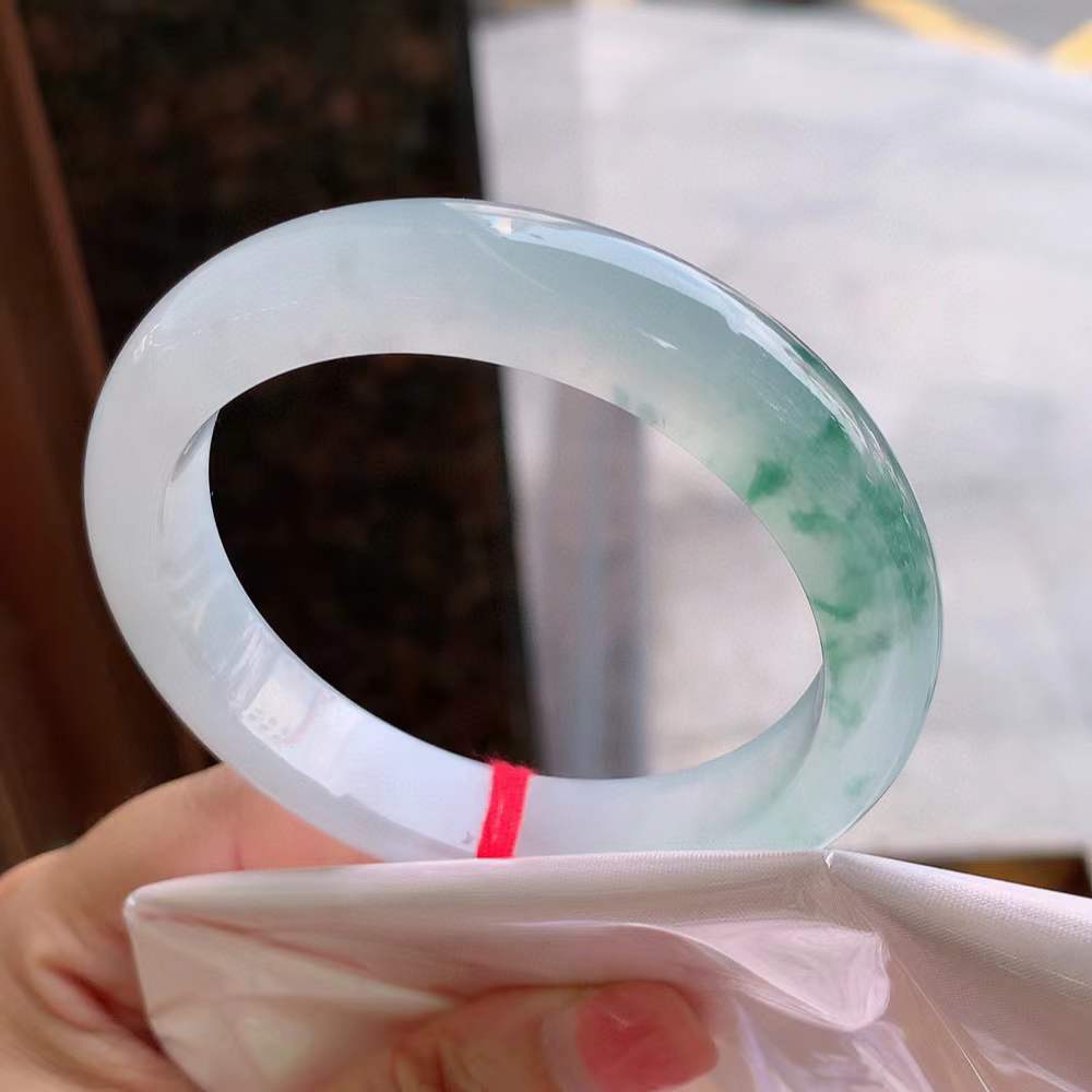 🍃正圈冰玻飘花翡翠手镯