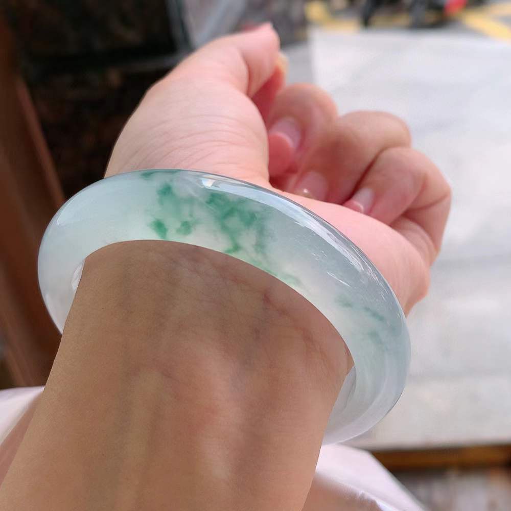 🍃正圈冰玻飘花翡翠手镯