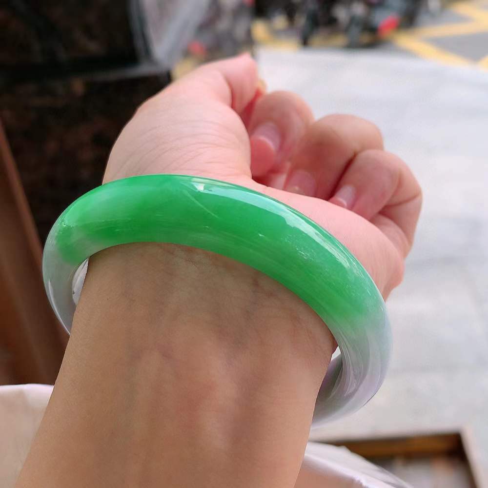 🍃正圈满色春彩翡翠手镯